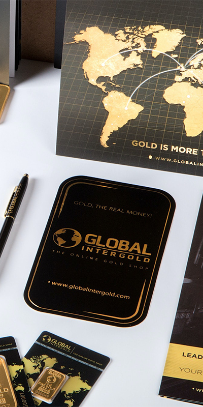 Solutions print pour une entreprise d'or. Style floqué, affiches et cartes de visite.